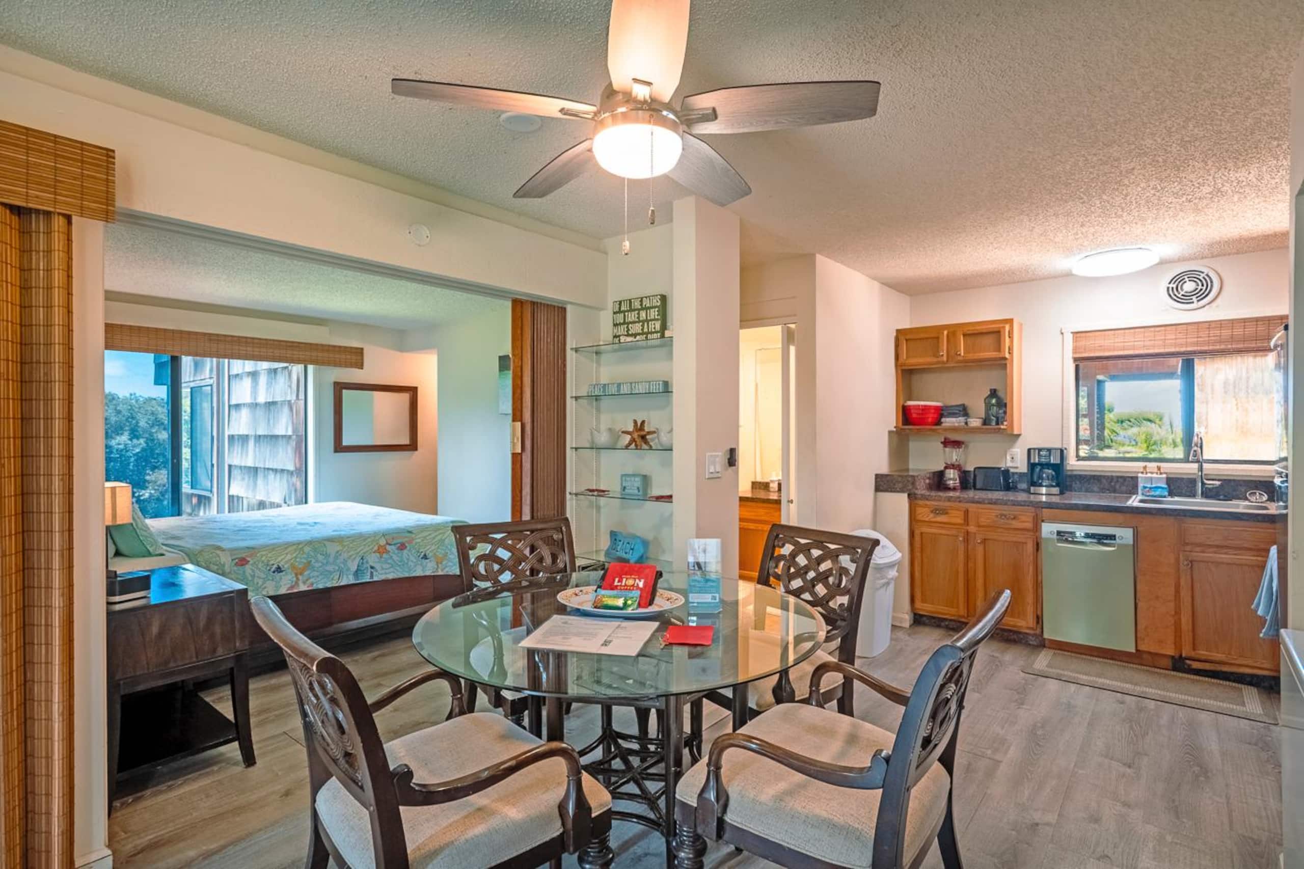 Cozy condo with AC, ocean and mountain views - Photo 11