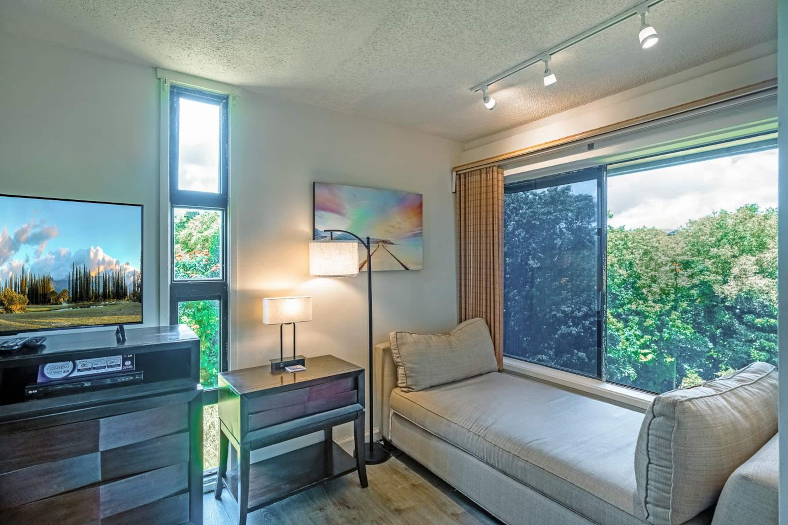 Cozy condo with AC, ocean and mountain views - Photo 5