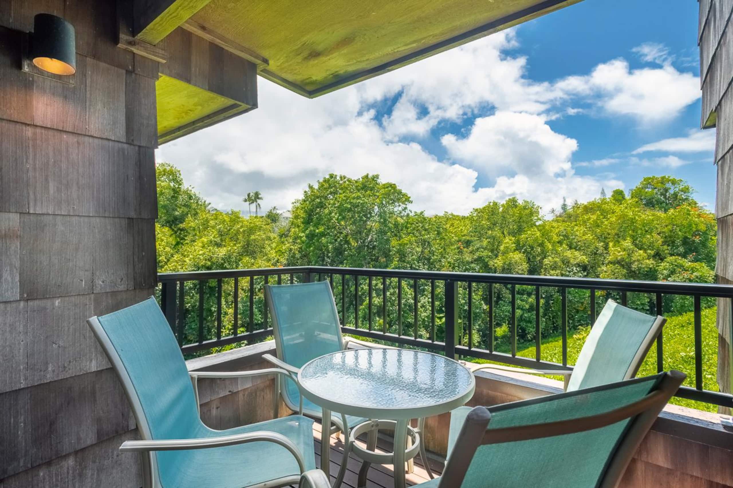 Cozy condo with AC, ocean and mountain views - Photo 17