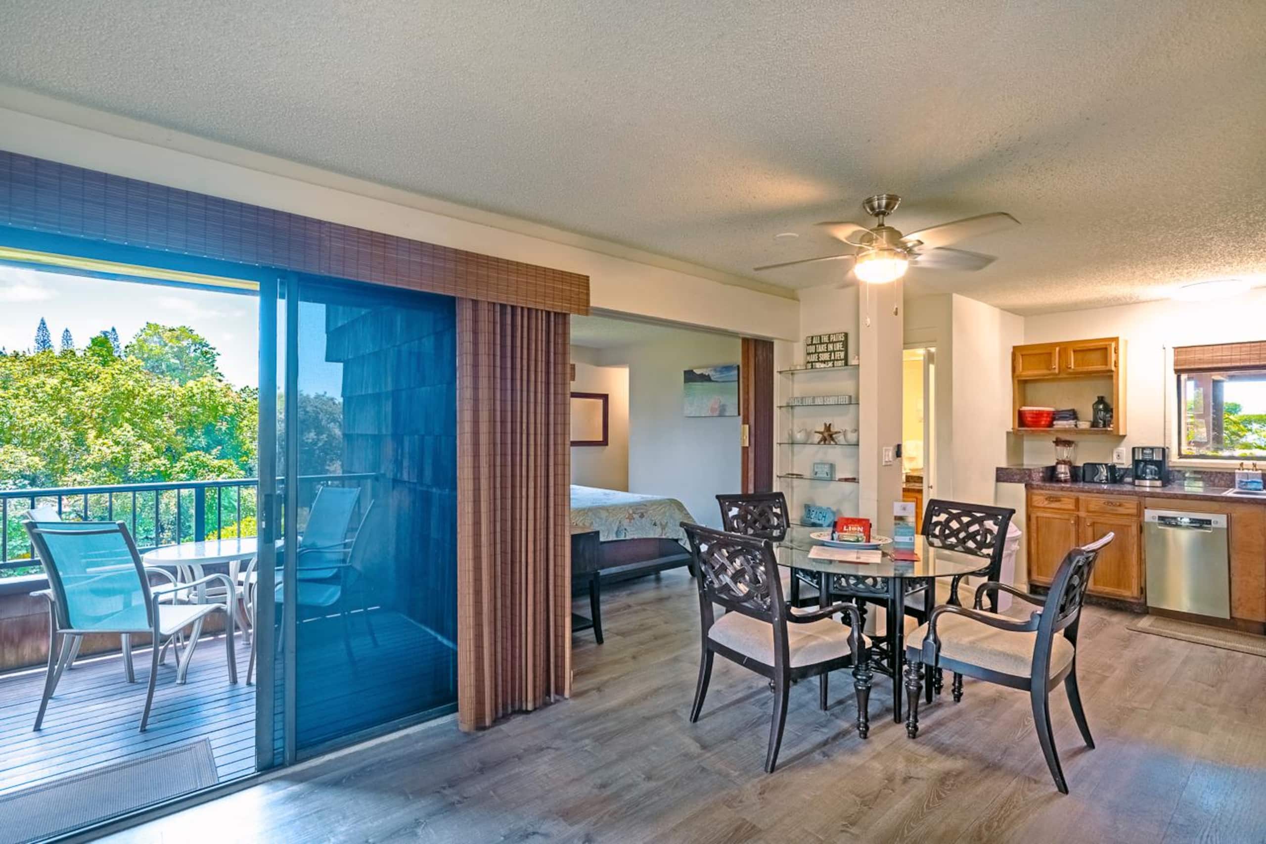Cozy condo with AC, ocean and mountain views - Photo 12