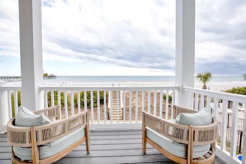 Serenity Hideaway: Oceanfront w/ Pool & Stunning V