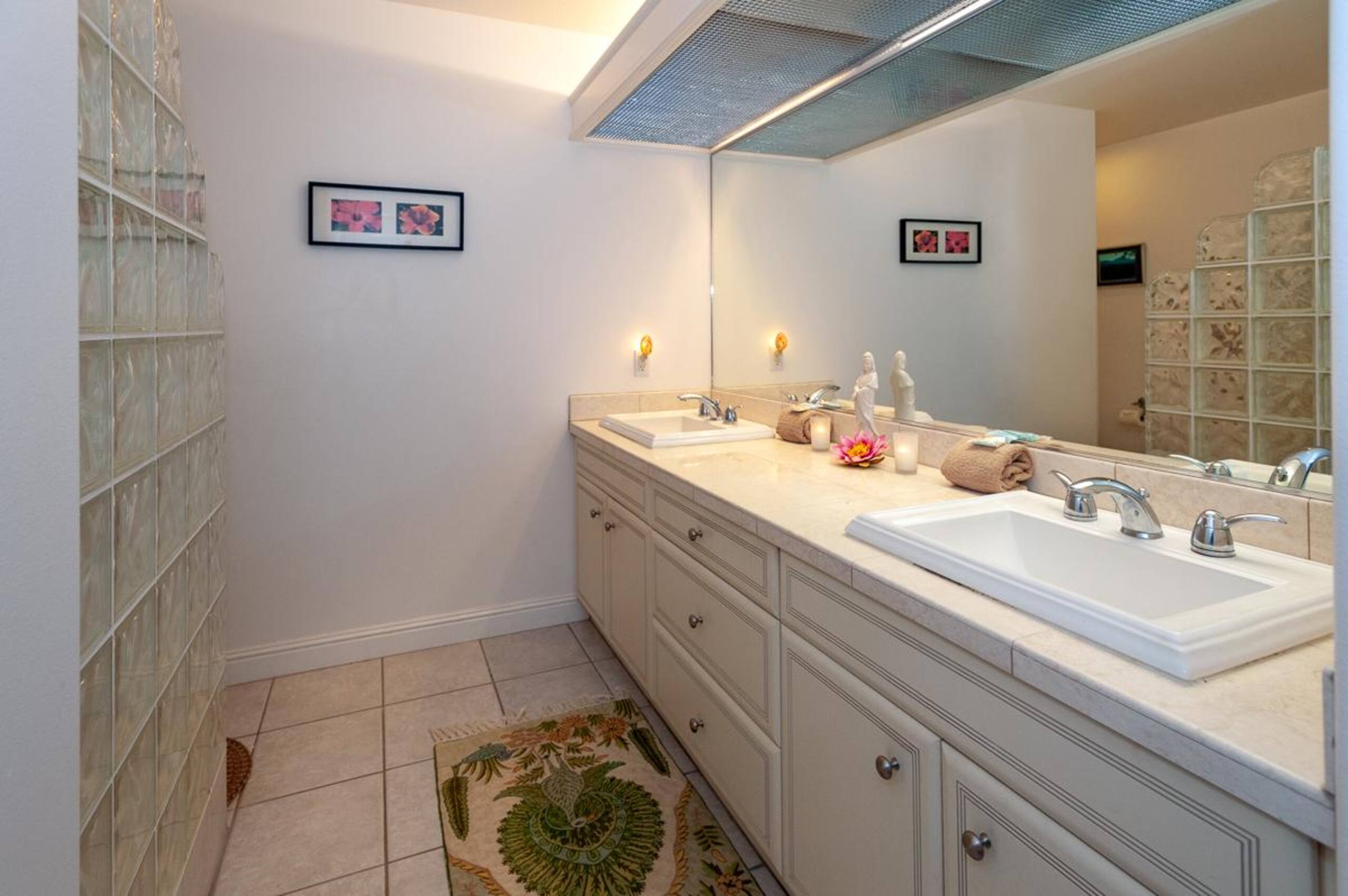 Condo in Princeville · ★4.8 · 2 bedrooms · 2 beds · 3 private baths - Image 13