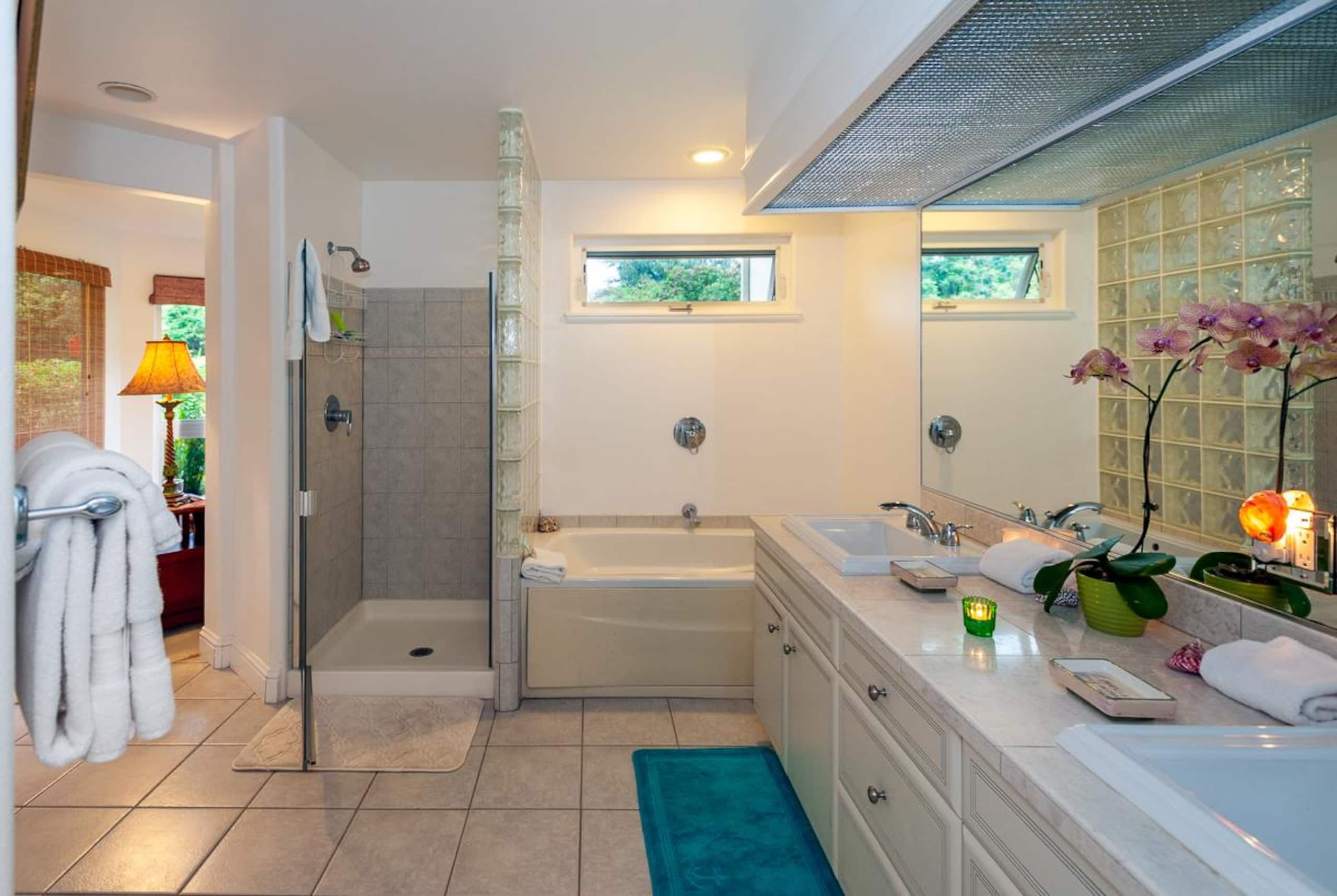 Condo in Princeville · ★4.8 · 2 bedrooms · 2 beds · 3 private baths - Image 21