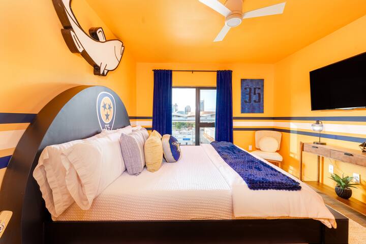 Skybox Suite | NYE Fireworks from Balcony gallery image 4