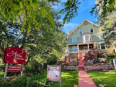 The Avenue! Historic Mansion in DT Manitou Springs