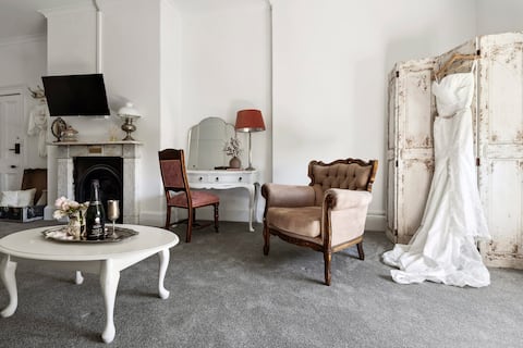 Top performing Airbnb: Myers Manor I Boutique Bridal Studio in Geelong in Geelong