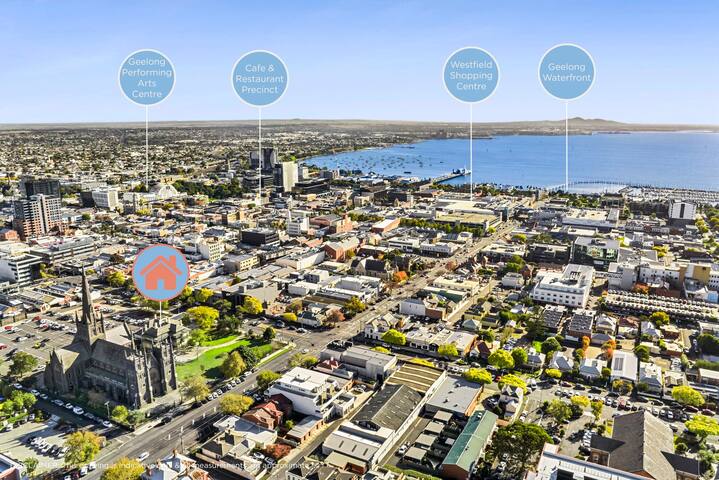 Myer’s Manor I Entire Mansion in Geelong CBD gallery image 4