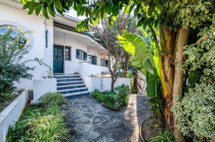 Chic Coastal Villa • Pool, Garden & Beach Vibes gallery image 2