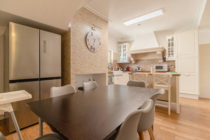 Chic Coastal Villa • Pool, Garden & Beach Vibes gallery image 5