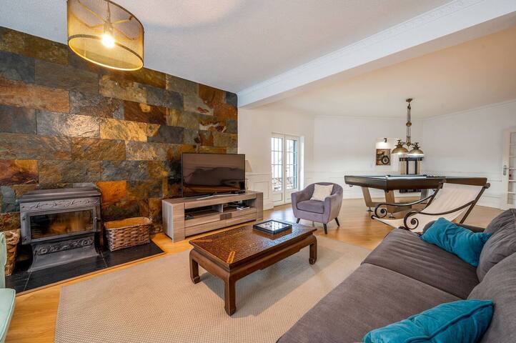 Chic Coastal Villa • Pool, Garden & Beach Vibes gallery image 4