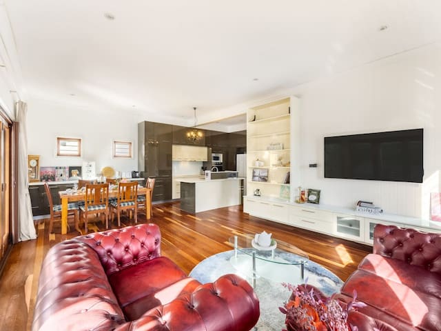 Queenslander w/ large and comfy Patio/ family Home gallery image 4