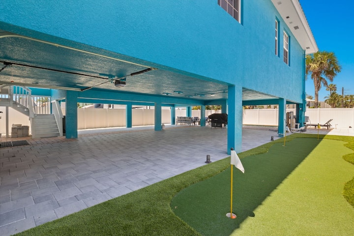 155 Inn-2-Blue: Poolside Fun & Beach Walks Await! - Houses for