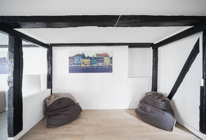 Charming 2-BR duplex in a central location – 165 gallery image 3