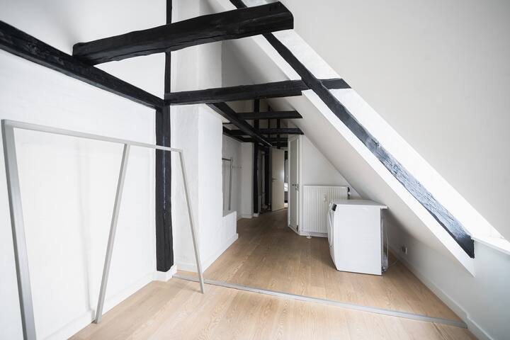 Charming 2-BR duplex in a central location – 165 gallery image 2