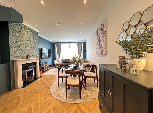 House – 4 ensuite bedrooms with AC, Notting hill.