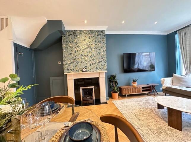 House-4 Ensuite Bedrooms with AC, Notting Hill. W2
