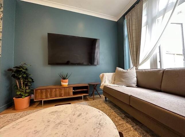 House – 4 ensuite bedrooms with AC, Notting hill. gallery image 2