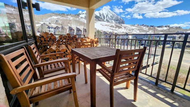 332 Plaza: Walk To Resort, Hot Tub, Mtn Views - Crested Butte, CO