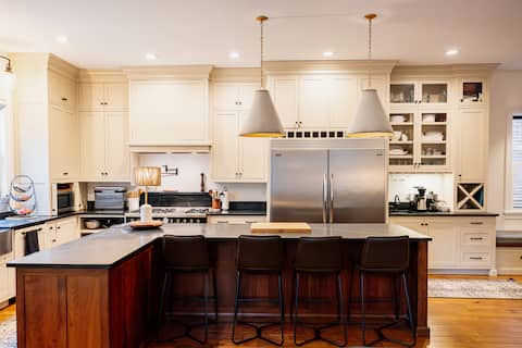 Italian Vil Gem | GameRm • High St .2mi • Parking