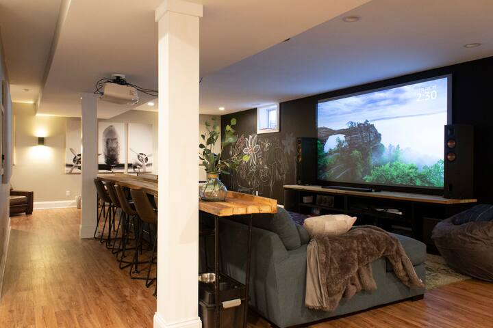 Italian Vil Gem | GameRm • High St .2mi • Parking gallery image 4