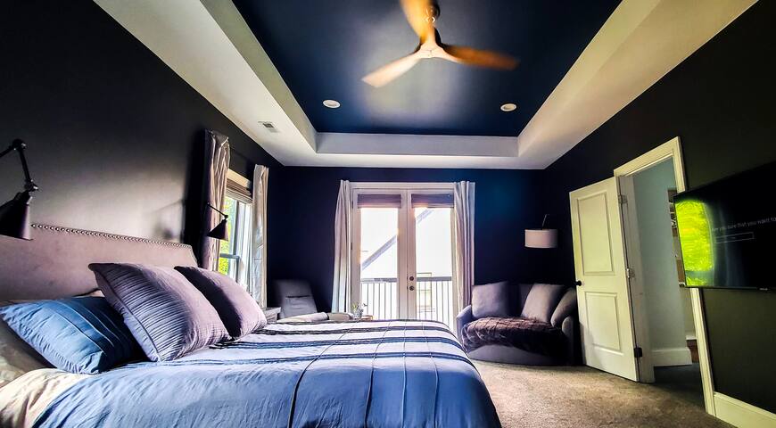 Italian Vil Gem | GameRm • High St .2mi • Parking gallery image 3