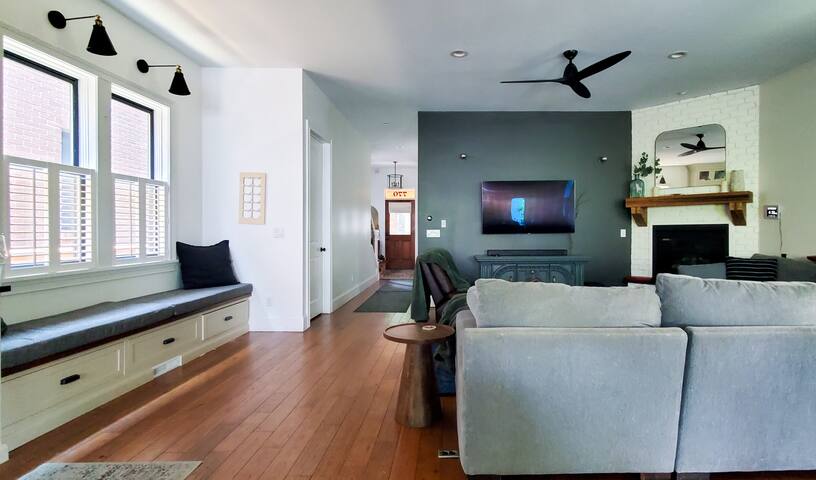 Italian Vil Gem | GameRm • High St .2mi • Parking gallery image 2