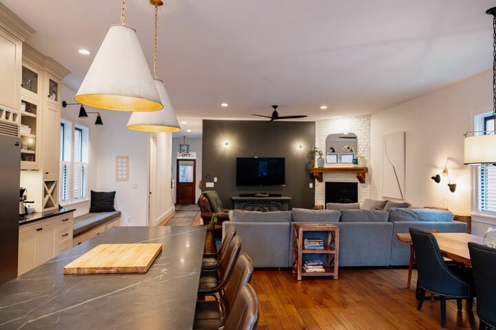 Italian Vil Gem | GameRm • High St .2mi • Parking