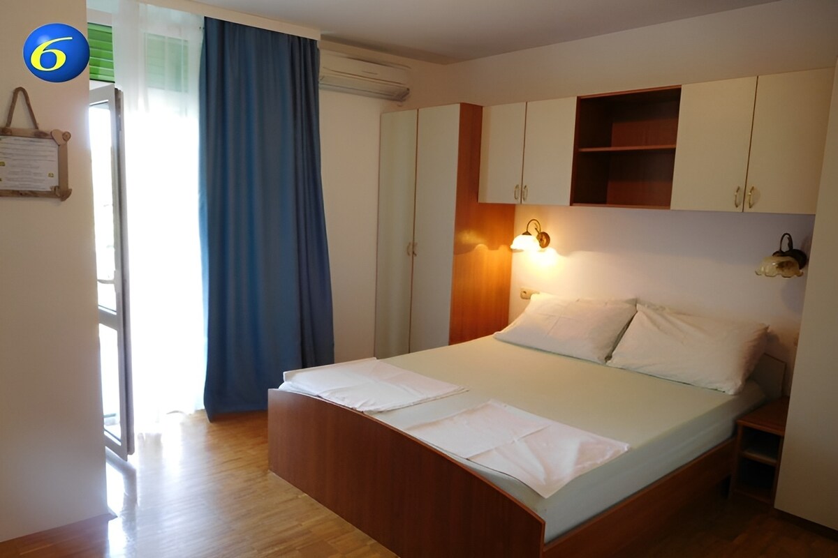 ห้องนอนพื้นผิว: 14 ม .²