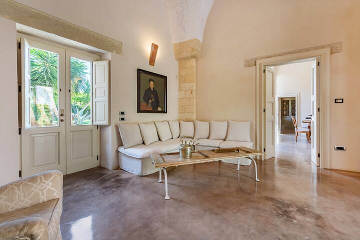 1700 luxury masseria with pool, 10′ from Otranto gallery image 4