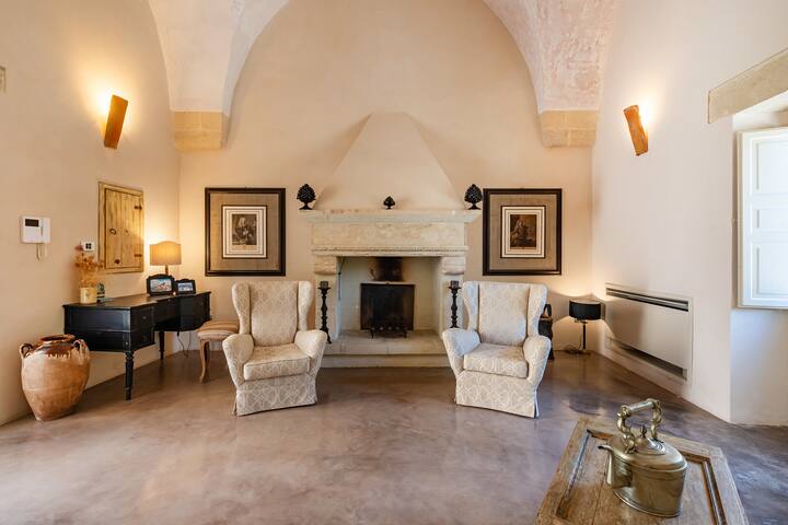 1700 luxury masseria with pool, 10′ from Otranto gallery image 3