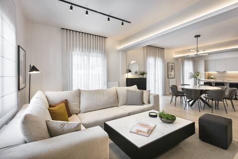 Bright & Luxurious Apartment in Athens w/ Balcony