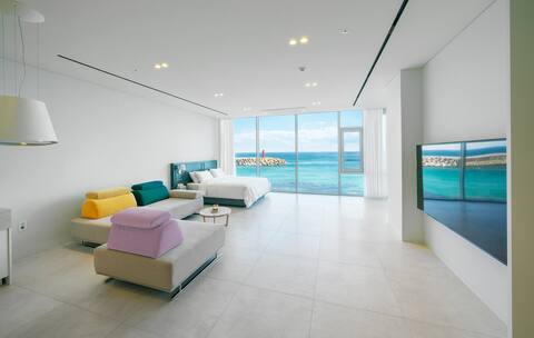 Fairytale room overlooking the East Sea