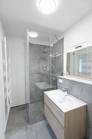 Schöne 3-Zimmerwohnung für Familien und Gruppen gallery image 3