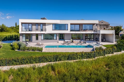 Villa Lumi by Villsy