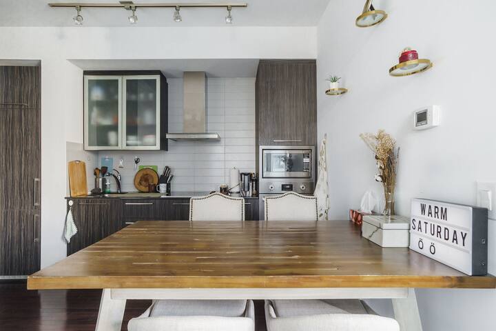 CN Tower Million View 3bdr, 2bath, Parking, for 8 gallery image 2