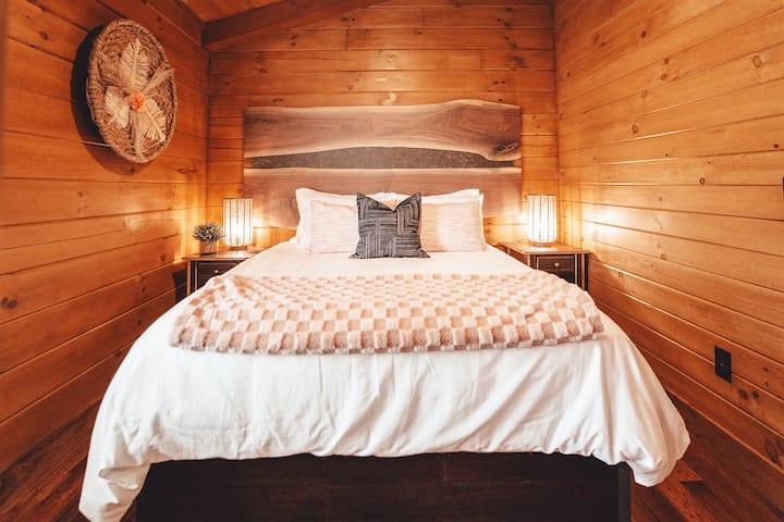 Upper Level Bedroom with Queen Bed