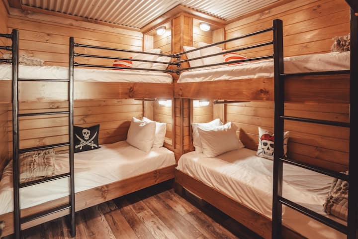 Double Bunks with Wheelchair Friendly Lowers (Individual Lamps & USB Ports)