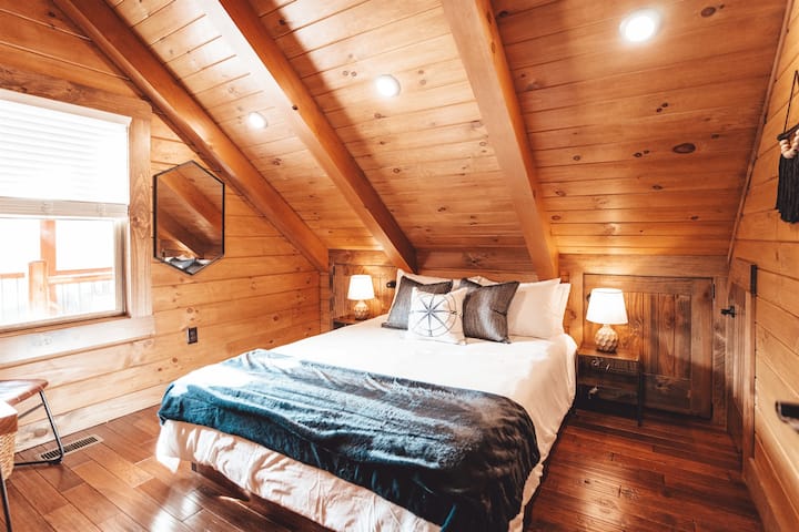 Upper Level Bedroom with Queen Bed