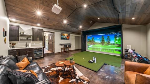 Luxe Lodge - Golf Sim, Pool, Theater, Sleeps 20