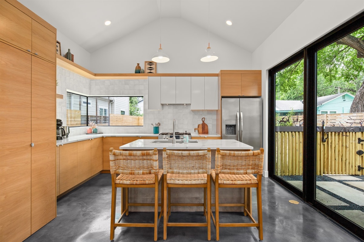 Modern East Austin Gem - Heated Pool - Restaurants