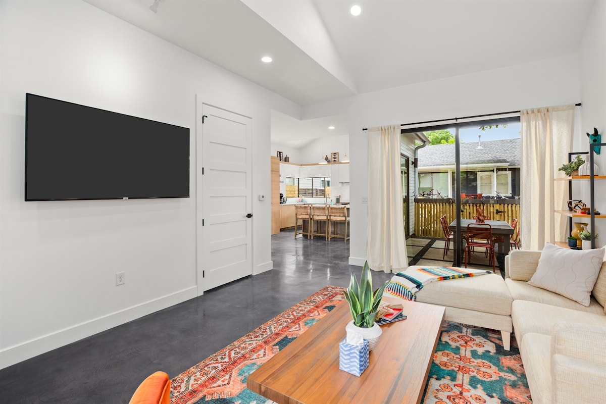 Modern East Austin Gem - Heated Pool - Restaurants