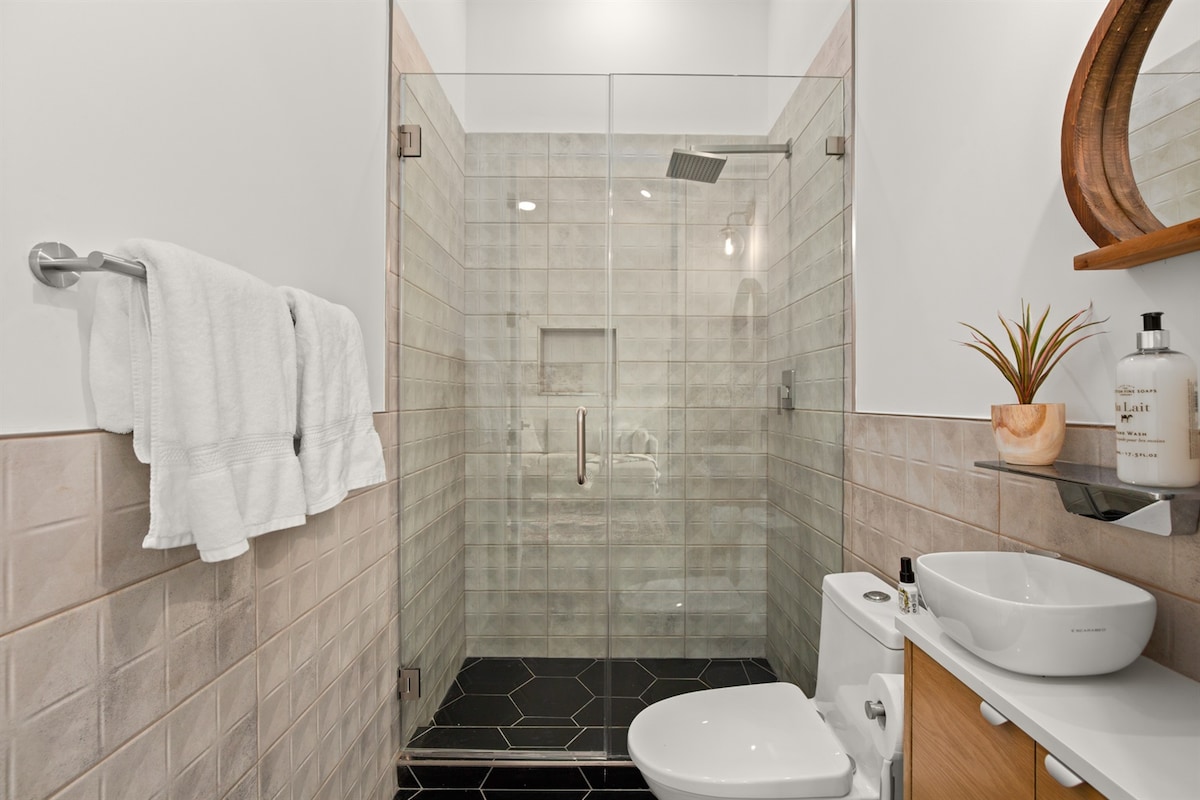 Modern East Austin Gem - Heated Pool - Restaurants