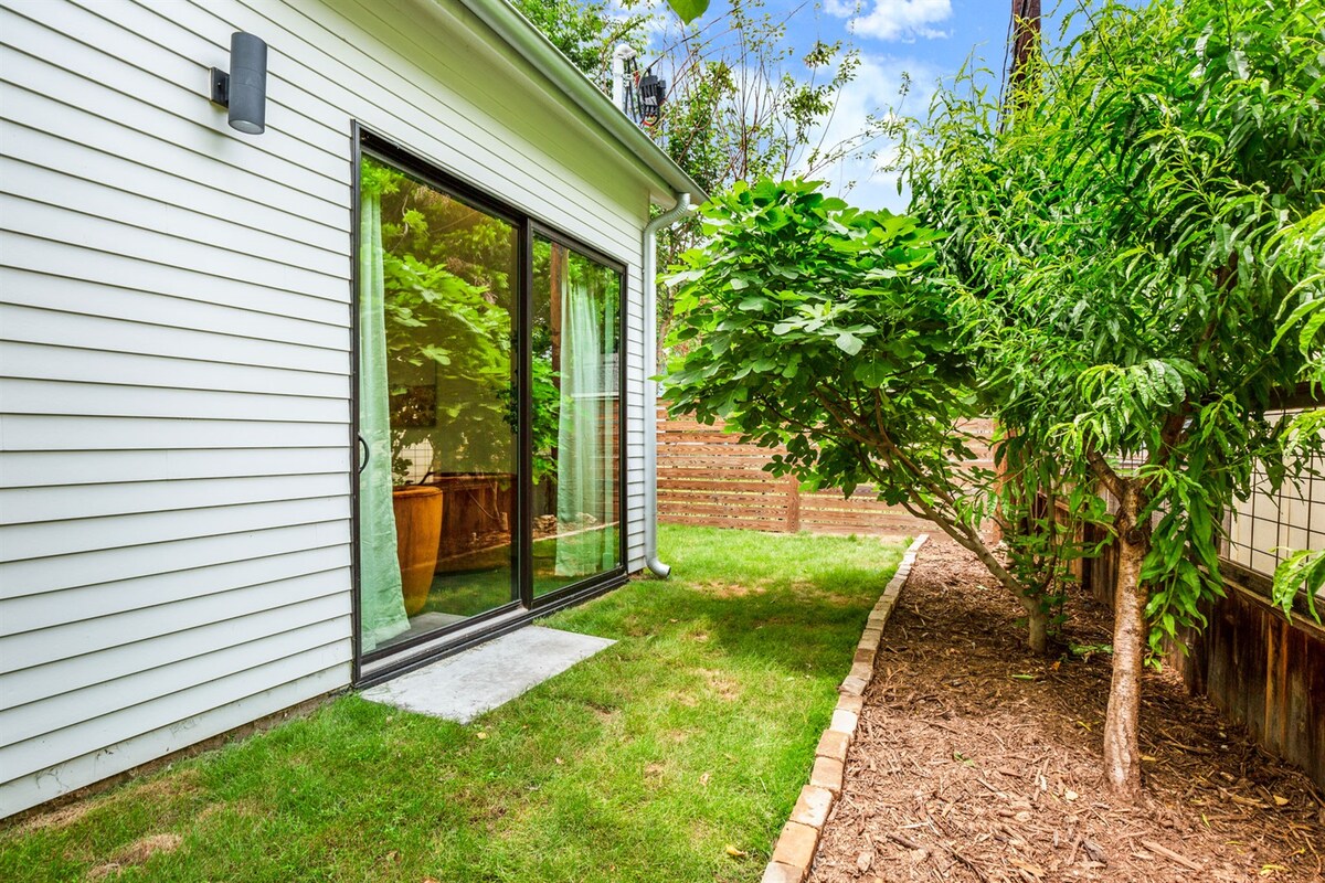Modern East Austin Gem - Heated Pool - Restaurants