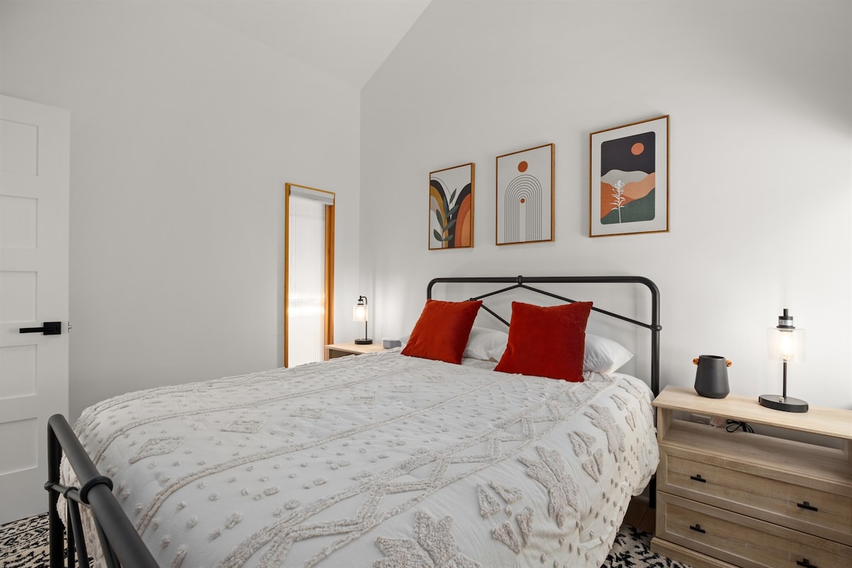 Modern East Austin Gem - Heated Pool - Restaurants