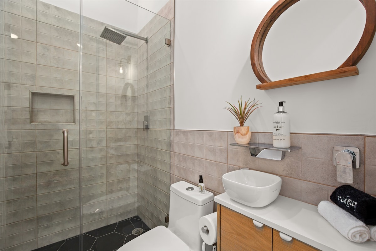 Modern East Austin Gem - Heated Pool - Restaurants