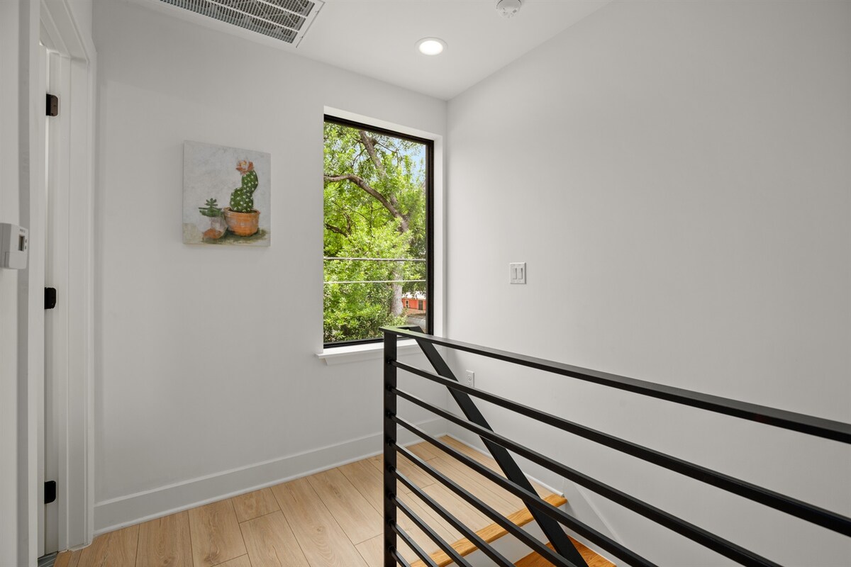 Modern East Austin Gem - Heated Pool - Restaurants