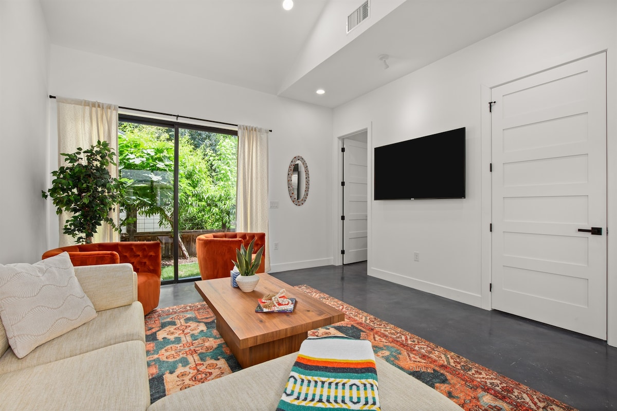 Modern East Austin Gem - Heated Pool - Restaurants