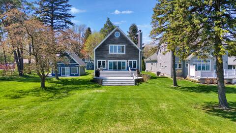 Craftsman Lakefront Family Retreat w Great Views!