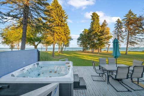 Craftsman Lakefront Family Retreat w Great Views!