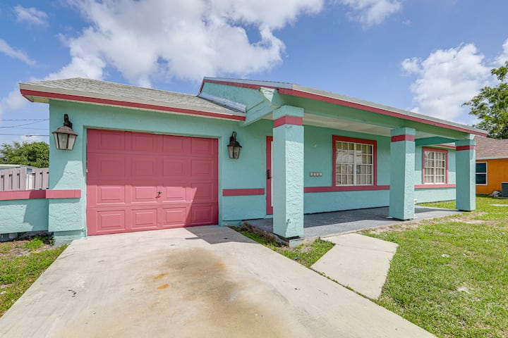 Mins To The Coast: Port St Lucie Home W/ Lanai! - Fort Pierce, FL